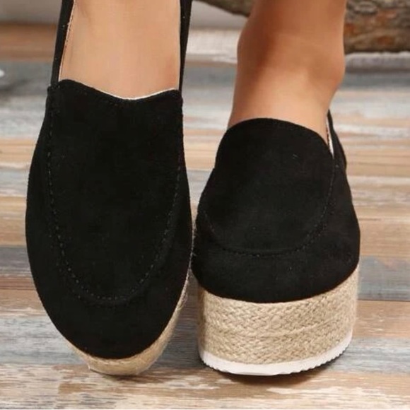 Fashion wedges, brand new, never worn! Size 39, but closer to a size 40. - Picture 2 of 3